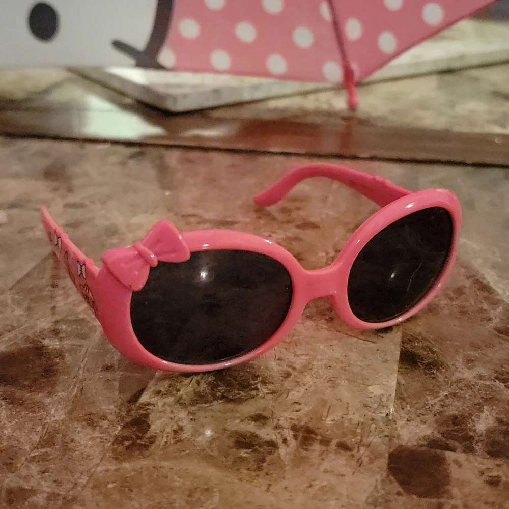 Hello Kitty Umbrella and Sunnies 🕶